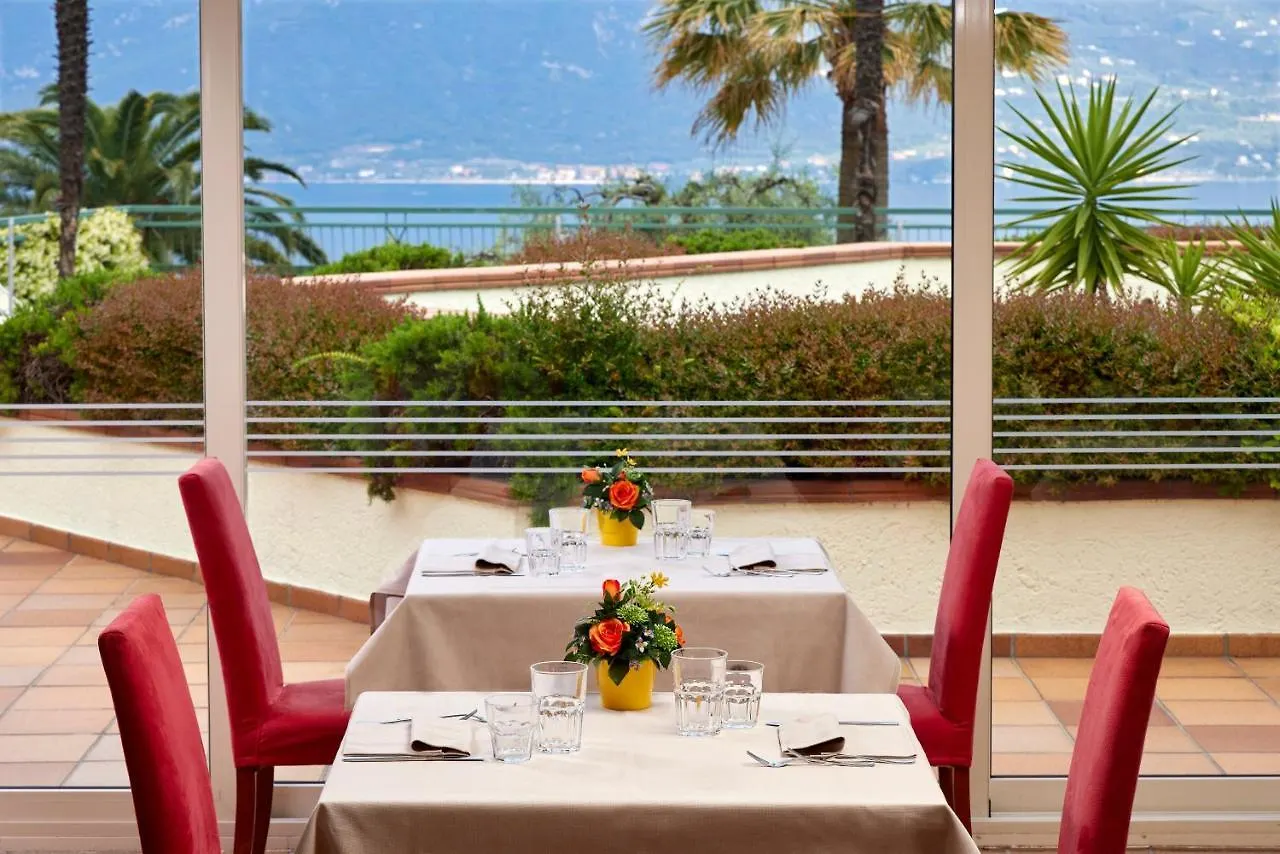 Hotel Royal Village Limone sul Garda 4*,