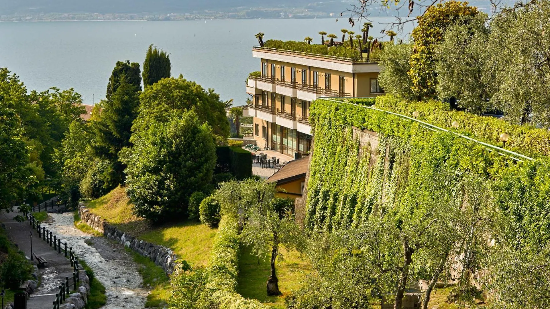 Hotel Royal Village Limone sul Garda 4*,