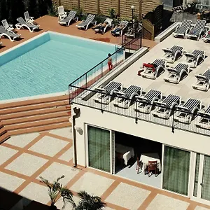 https://hotel-residence-mediterraneo.hotelitalianriviera.com